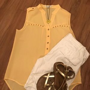 Sleeveless blouse